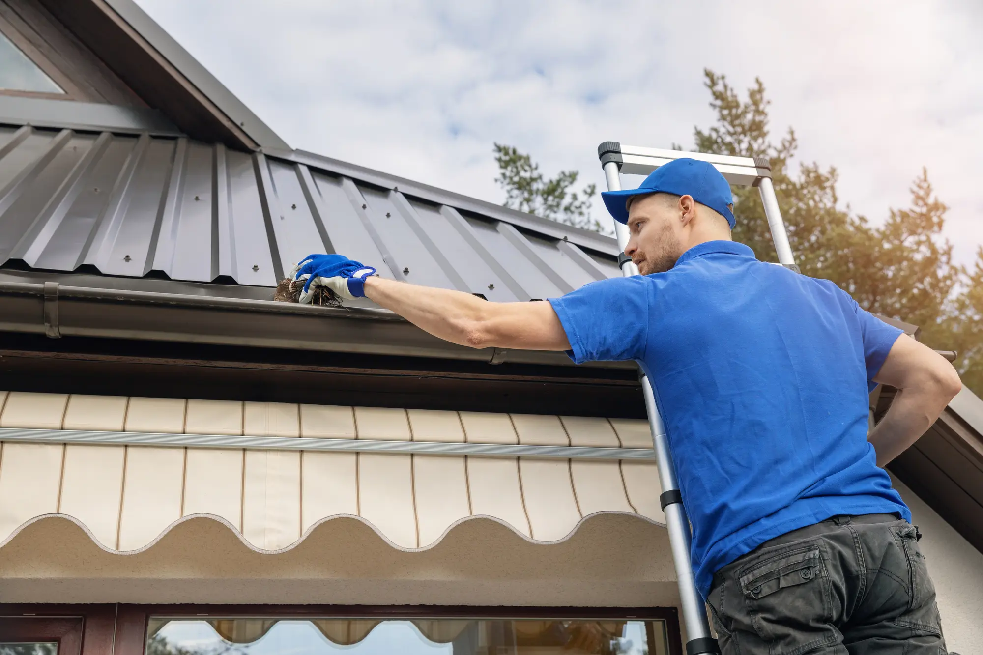 Gutter cleaning service